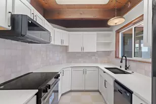 1440 NE 10th St, Grants Pass, OR 97526 - Photo 12