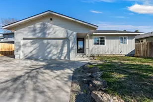 695 NE 8th St, Prineville, OR 97754 - Photo 4