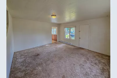 814 NW C Street, Grants Pass, OR 97526 - Photo 4