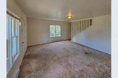 814 NW C Street, Grants Pass, OR 97526 - Photo 2