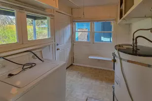 814 NW C St, Grants Pass, OR 97526 - Photo 8