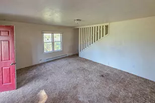 814 NW C St, Grants Pass, OR 97526 - Photo 2