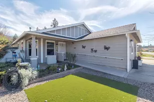 404 Lindilu Ln, Cave Junction, OR 97523 - Photo 2