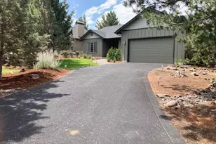 387 Goshawk Ct, Redmond, OR 97756 - Photo 2