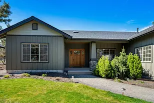 387 Goshawk Ct, Redmond, OR 97756 - Photo 2