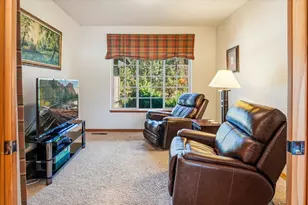 387 Goshawk Ct, Redmond, OR 97756 - Photo 22