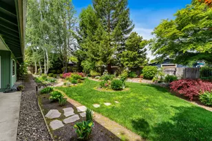 722 NW Sandy Dr, Grants Pass, OR 97526 - Photo 30