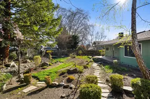722 NW Sandy Dr, Grants Pass, OR 97526 - Photo 32