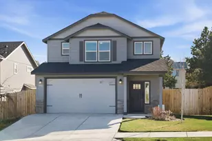 2042 SW 39th St, Redmond, OR 97756 - Photo 2