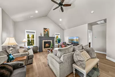 114 Connecticut Court, Medford, OR 97504 - Photo 6