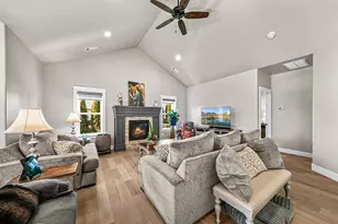 114 Connecticut Ct, Medford, OR 97504 - Photo 6