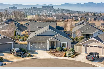 114 Connecticut Court, Medford, OR 97504 - Photo 1