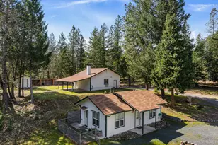 2276 Azalea Dr, Grants Pass, OR 97526 - Photo 30