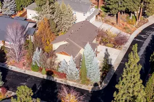 60923 Grand Targhee Dr, Bend, OR 97702 - Photo 44