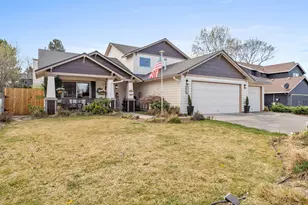 858 NW Poplar Pl, Redmond, OR 97756 - Photo 1