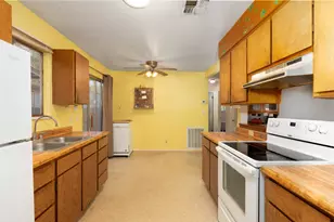 22 SW Elm St, Grants Pass, OR 97526 - Photo 8