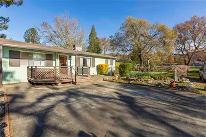 22 SW Elm Street, Grants Pass, OR 97526 - Photo 2