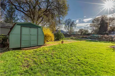 22 SW Elm Street, Grants Pass, OR 97526 - Photo 22