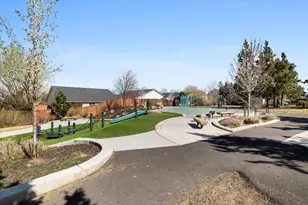 63106 Sophwith Ln, Bend, OR 97701 - Photo 40