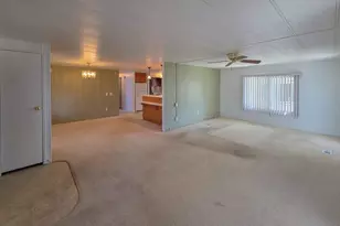 989 Rogue Lea Ln, Grants Pass, OR 97526 - Photo 4