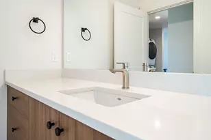 371 NW 19th St, Redmond, OR 97756 - Photo 12