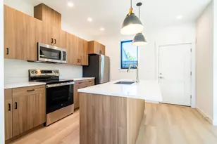 371 NW 19th St, Redmond, OR 97756 - Photo 2