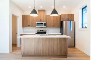 371 NW 19th St, Redmond, OR 97756 - Photo 4