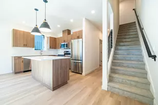 371 NW 19th St, Redmond, OR 97756 - Photo 4