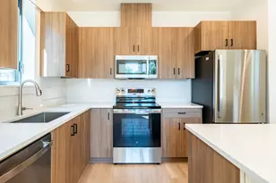 371 NW 19th St, Redmond, OR 97756 - Photo 2