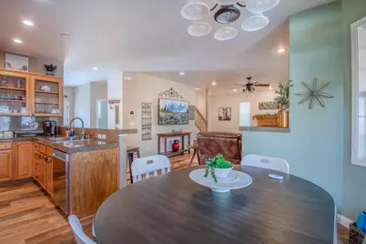 3059 Sycamore Way, Medford, OR 97504 - Photo 8