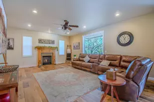 3059 Sycamore Wy, Medford, OR 97504 - Photo 6