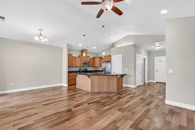 989 Pendleton Drive, Medford, OR 97501 - Photo 2
