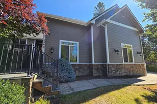 1868 NW F St, Grants Pass, OR 97526 - Photo 4
