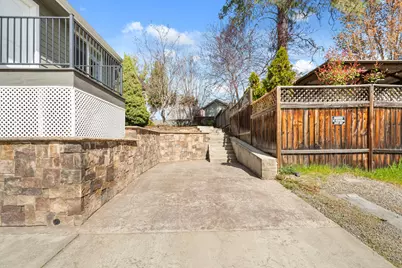1868 NW F Street, Grants Pass, OR 97526 - Photo 32