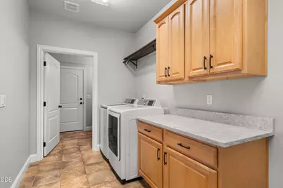 1868 NW F Street, Grants Pass, OR 97526 - Photo 14