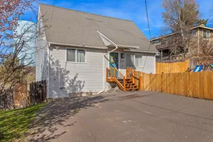 2030 Sargent Ave, Klamath Falls, OR 97601 - Photo 2