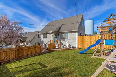 2030 Sargent Avenue, Klamath Falls, OR 97601 - Photo 4