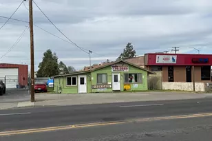 1951 Delta Waters Rd, Medford, OR 97504 - Photo 1