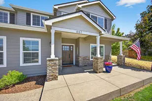 661 Forest Ridge Dr, Medford, OR 97504 - Photo 1