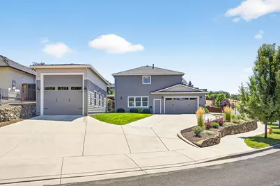 661 Forest Ridge Drive, Medford, OR 97504 - Photo 2