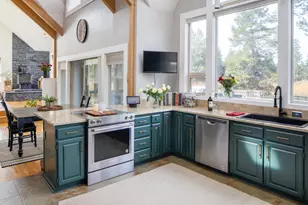 54977 Huntington Rd, Bend, OR 97707 - Photo 10