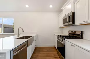 407 NW Monte Vis Ave, Madras, OR 97741 - Photo 8