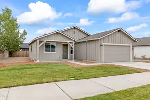 407 NW Monte Vis Ave, Madras, OR 97741 - Photo 2