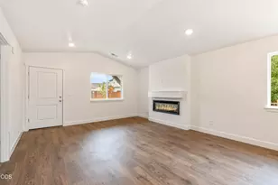 407 NW Monte Vis Ave, Madras, OR 97741 - Photo 4