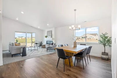 363 NW Monte Vista Avenue #05, Madras, OR 97741 - Photo 4