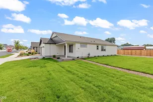 363 NW Monte Vis Ave, Madras, OR 97741 - Photo 28