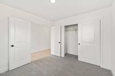 363 NW Monte Vista Avenue #05, Madras, OR 97741 - Photo 16