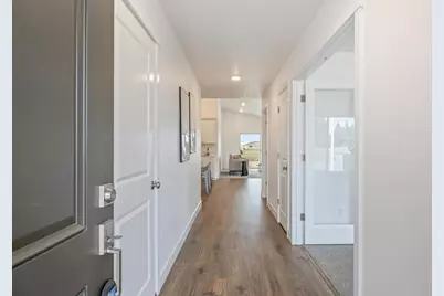 363 NW Monte Vista Avenue #05, Madras, OR 97741 - Photo 2