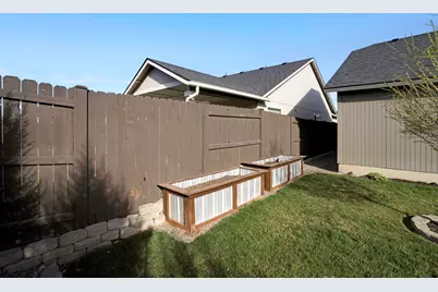 2378 NW Kingwood Avenue, Redmond, OR 97756 - Photo 30