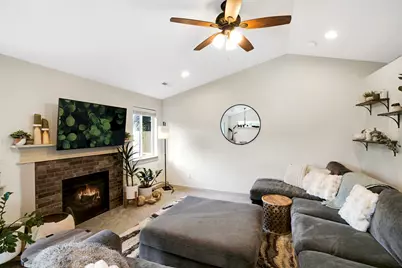 2378 NW Kingwood Avenue, Redmond, OR 97756 - Photo 6